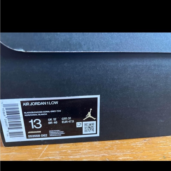 Air Jordan 1 Low - Picture 3 of 3